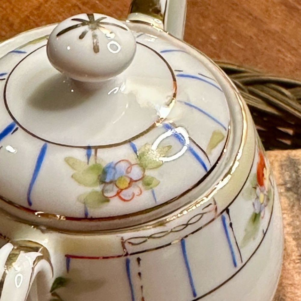 Vintage Rising Sun Nippon Floral Porcelain Small Sugar Bowl with Gold Accents - Picture 12 of 16